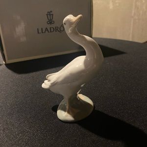 LLADRO Porcelain Figurine Retired "LITTLE DUCK" #4552 Excellent condition.